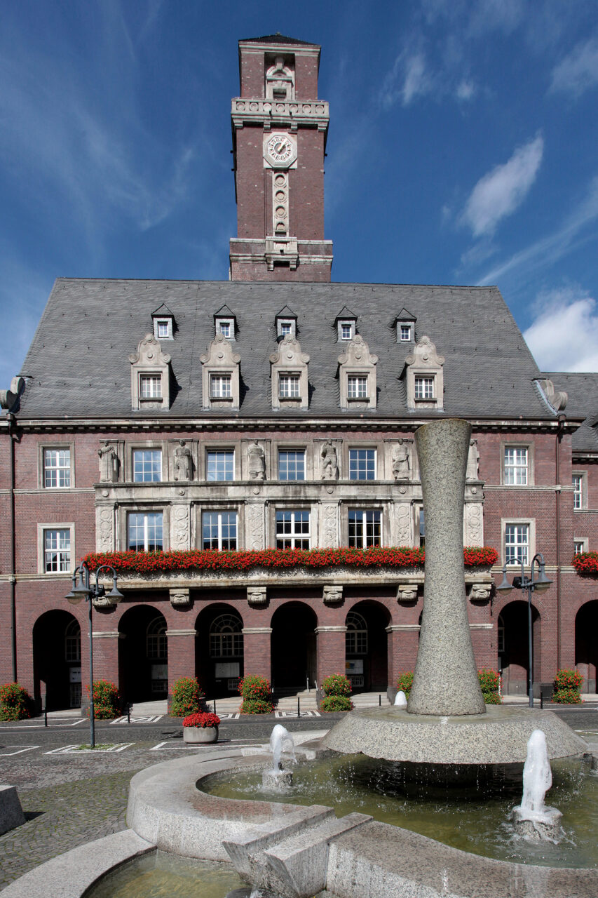 Rathaus und Brunnen, Bottrop:
