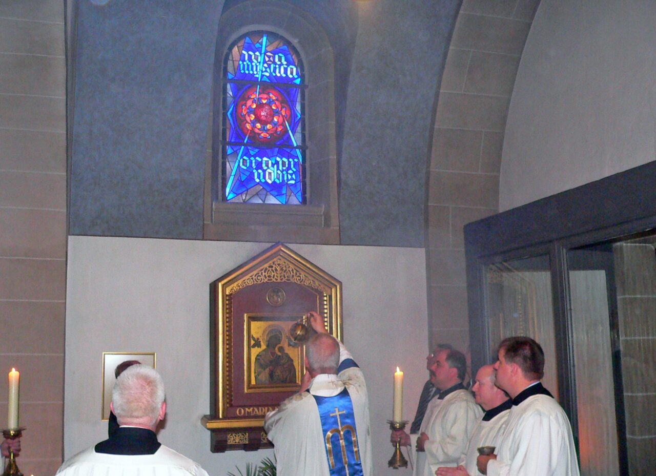 Rosa Mystica Fenster in St-Michael, Bottrop: