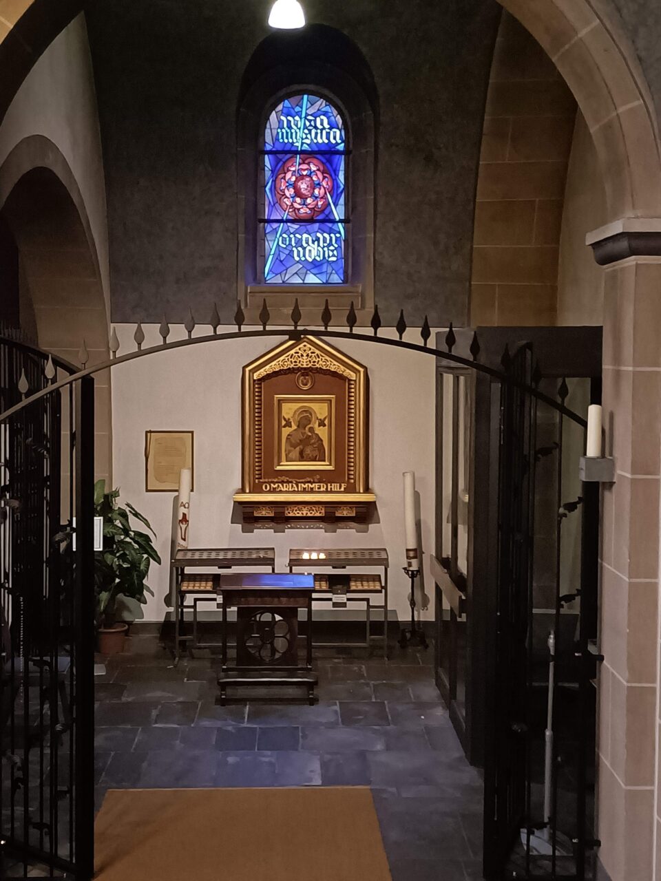 Rosa Mystica Fenster in St-Michael, Bottrop: